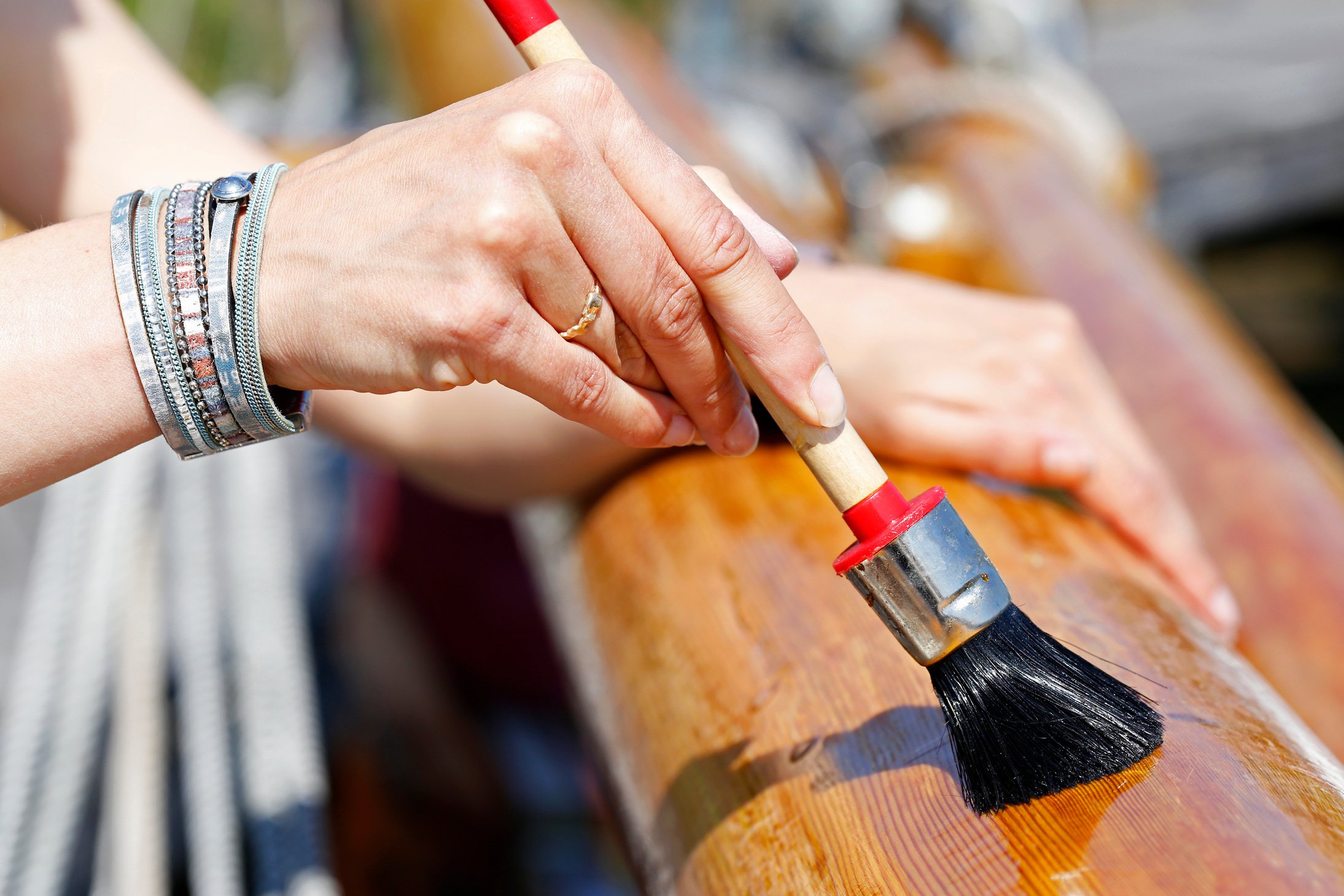 Wood varnishing